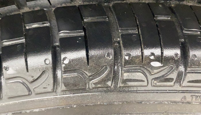 2016 Maruti Wagon R 1.0 VXI AMT, Petrol, Automatic, 28,718 km, Right Rear Tyre Tread