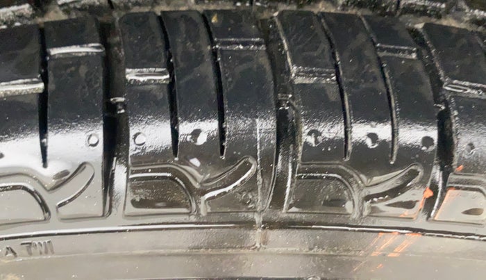 2016 Maruti Wagon R 1.0 VXI AMT, Petrol, Automatic, 28,718 km, Right Front Tyre Tread