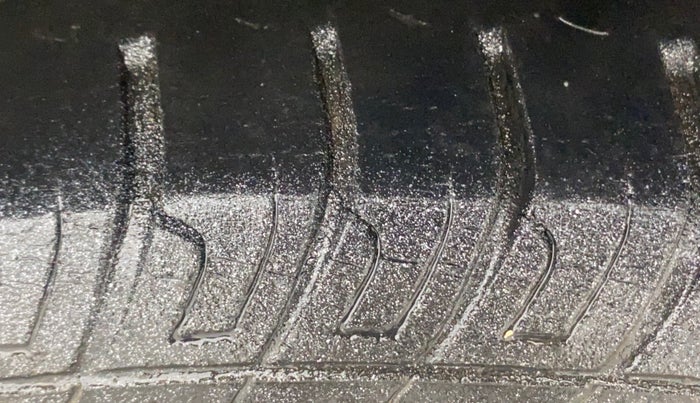 2016 Maruti Wagon R 1.0 VXI AMT, Petrol, Automatic, 28,718 km, Left Rear Tyre Tread