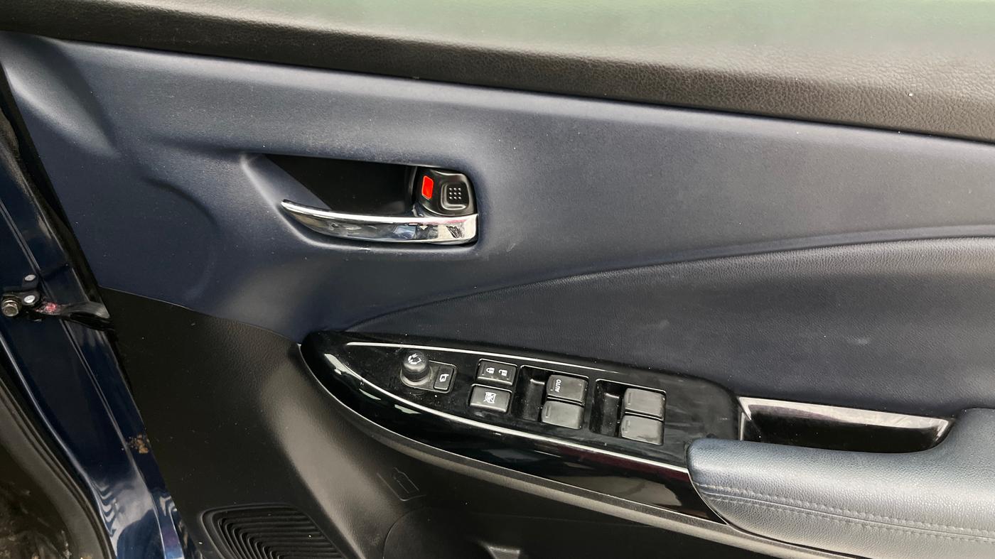 2023 Maruti Baleno ALPHA 1.2 AGS, Petrol, Automatic, 30,327 km, Driver Side Door Panels Control