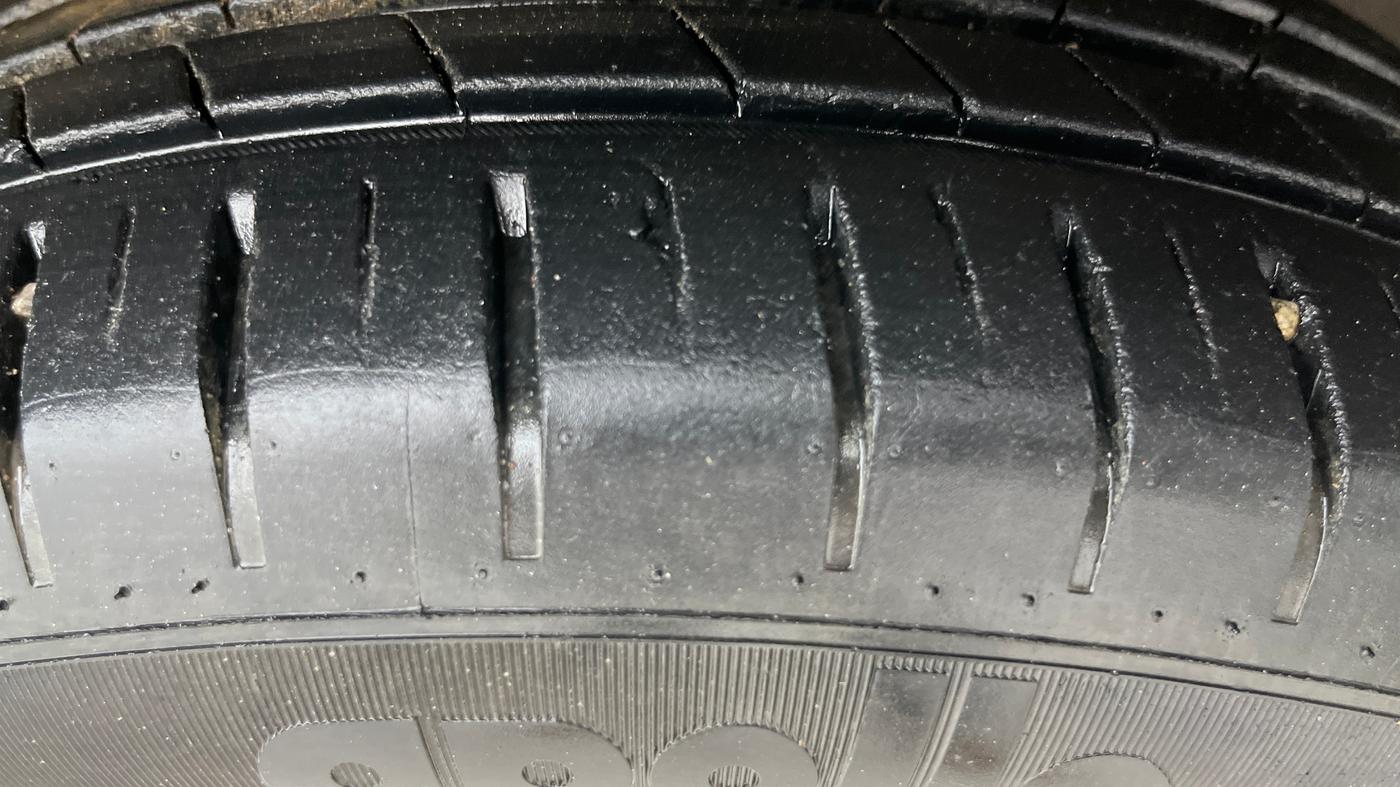 2023 Maruti Baleno ALPHA 1.2 AGS, Petrol, Automatic, 30,327 km, Right Front Tyre Tread