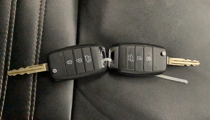 2020 KIA SONET HTK PLUS 1.2, Petrol, Manual, 60,715 km, Key Close Up