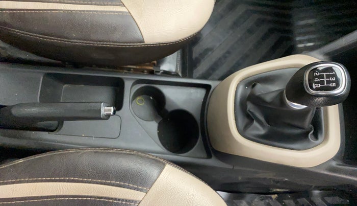 2017 Hyundai Grand i10 SPORTZ (O) 1.2 KAPPA VTVT, Petrol, Manual, 39,391 km, Gear Lever