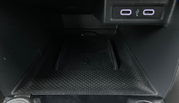 2022 Volkswagen TAIGUN TOPLINE 1.0 TSI AT, Petrol, Automatic, 15,085 km, Wireless Charger