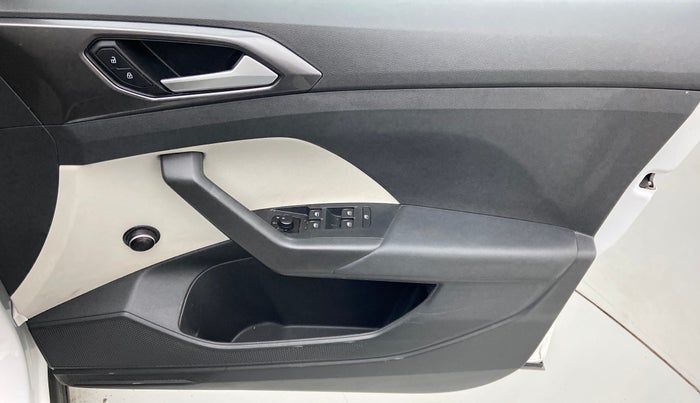 2022 Volkswagen TAIGUN TOPLINE 1.0 TSI AT, Petrol, Automatic, 15,085 km, Driver Side Door Panels Control
