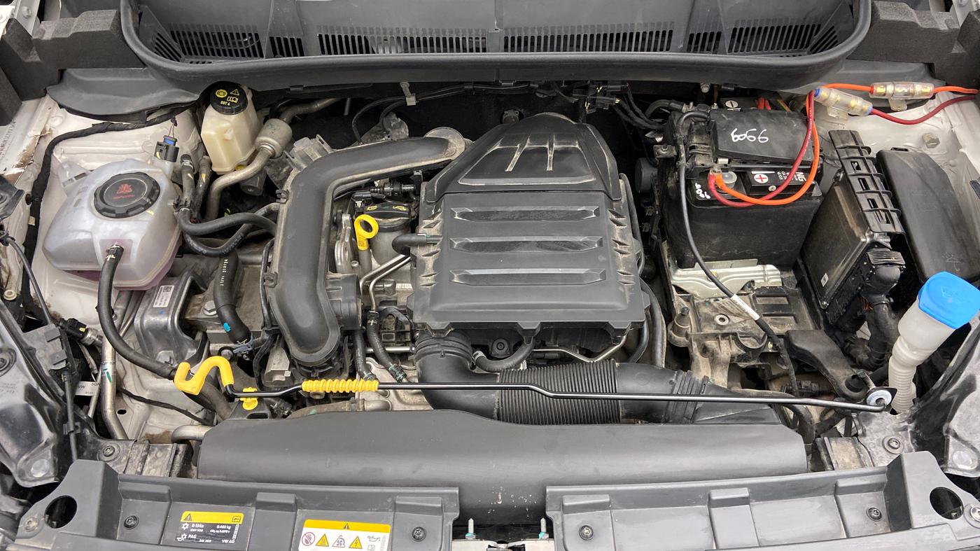 2022 Volkswagen TAIGUN TOPLINE 1.0 TSI AT, Petrol, Automatic, 15,085 km, Open Bonet