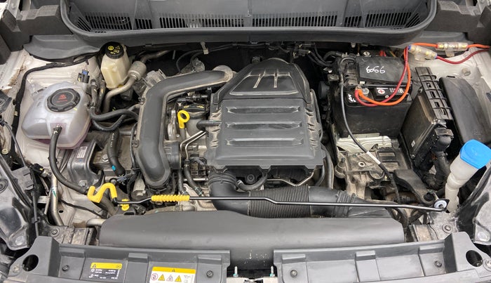 2022 Volkswagen TAIGUN TOPLINE 1.0 TSI AT, Petrol, Automatic, 15,085 km, Open Bonet