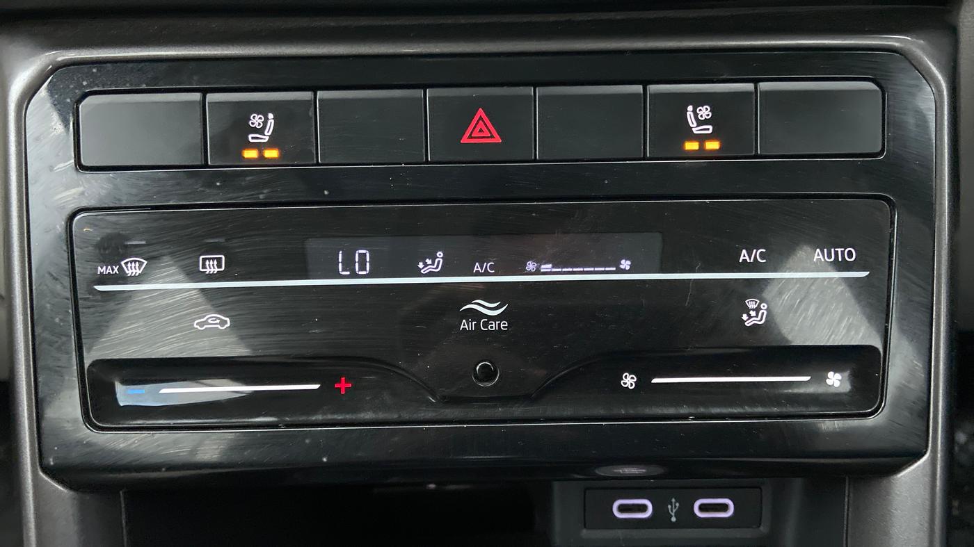 2022 Volkswagen TAIGUN TOPLINE 1.0 TSI AT, Petrol, Automatic, 15,085 km, Automatic Climate Control