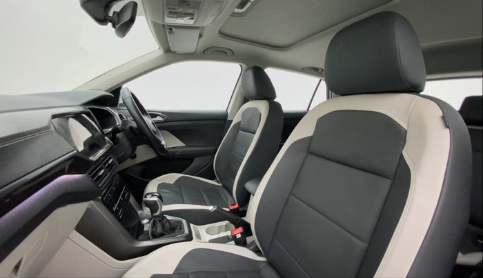 2022 Volkswagen TAIGUN TOPLINE 1.0 TSI AT, Petrol, Automatic, 15,085 km, Right Side Front Door Cabin