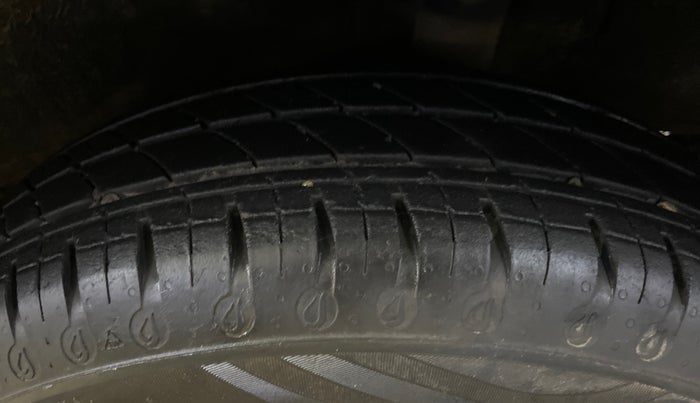 2020 Renault Kwid RXT 1.0 AMT (O), Petrol, Automatic, 33,175 km, Left Rear Tyre Tread