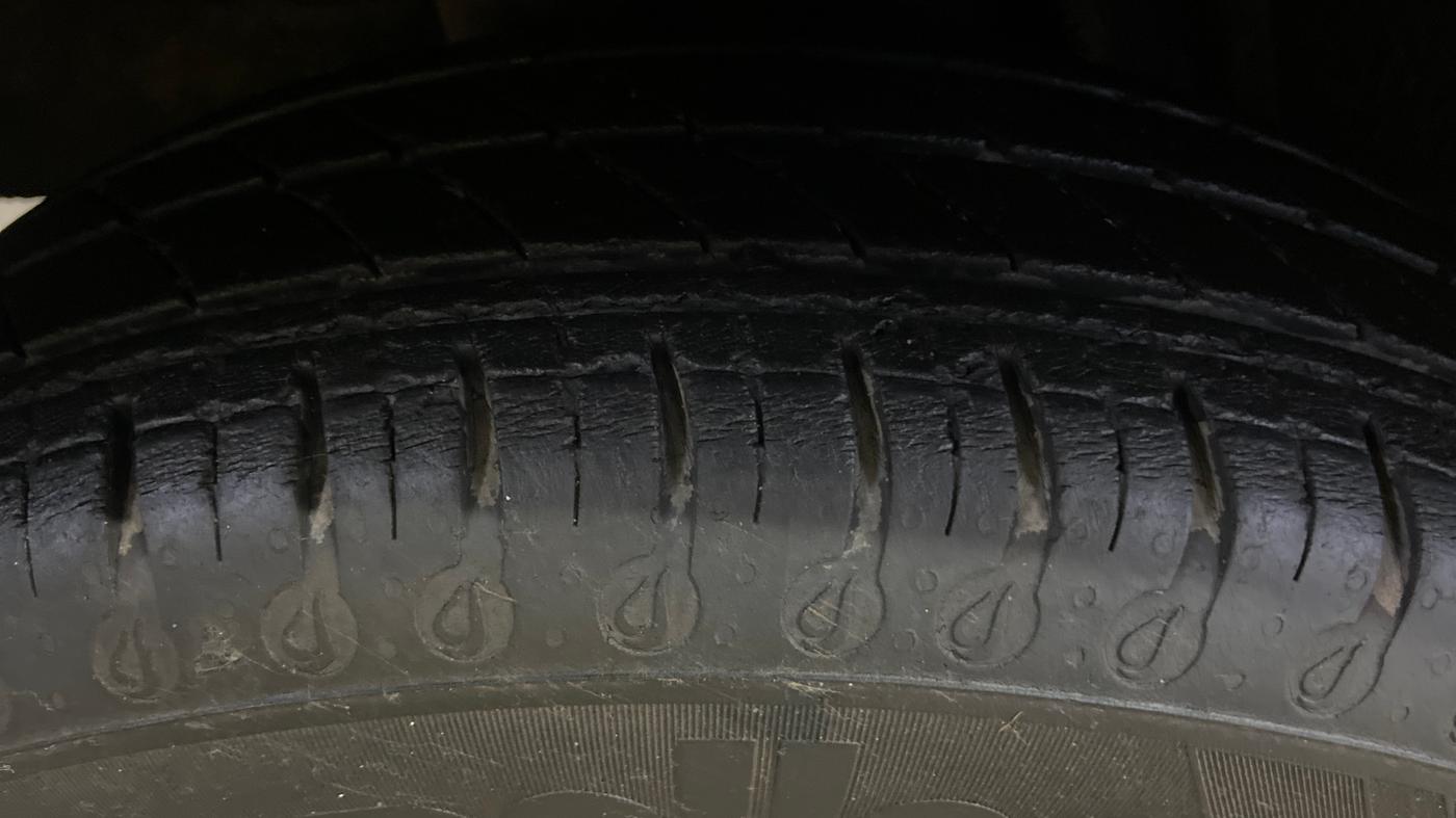 2020 Renault Kwid RXT 1.0 AMT (O), Petrol, Automatic, 33,175 km, Right Rear Tyre Tread