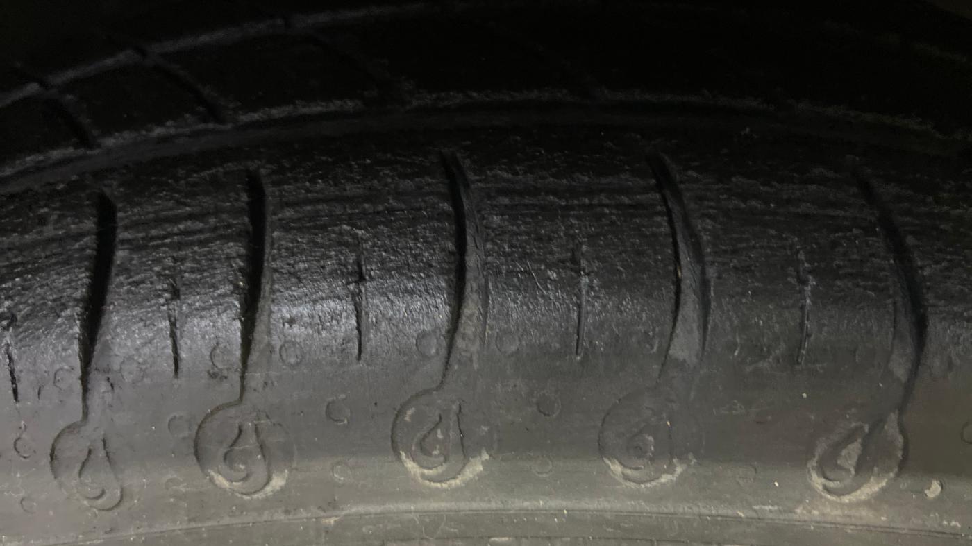 2020 Renault Kwid RXT 1.0 AMT (O), Petrol, Automatic, 33,175 km, Left Front Tyre Tread