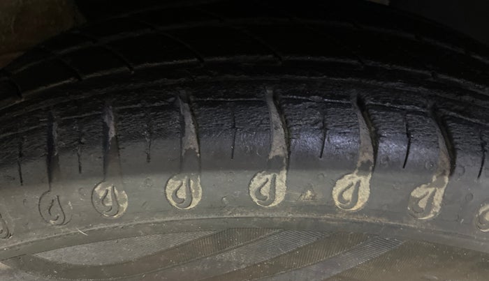 2020 Renault Kwid RXT 1.0 AMT (O), Petrol, Automatic, 33,175 km, Right Front Tyre Tread