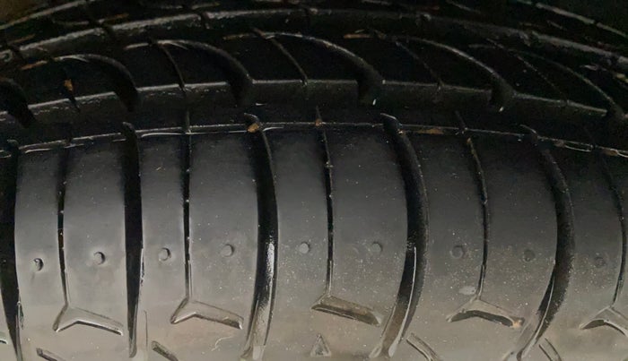 2015 Renault Kwid RXT 0.8, Petrol, Manual, 77,936 km, Right Front Tyre Tread