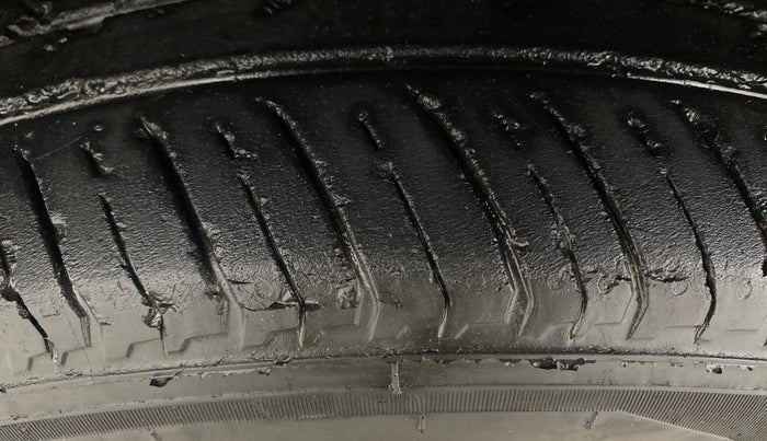 2023 Nissan MAGNITE XL, Petrol, Manual, 27,784 km, Left Front Tyre Tread