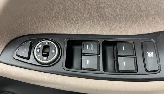 2016 Hyundai Elite i20 SPORTZ 1.2, Petrol, Manual, 69,602 km, Driver Side Door Panels Control