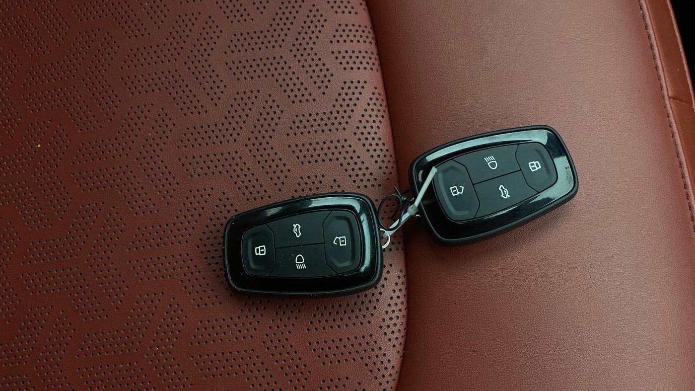 2023 Tata NEXON XZ PLUS LUX SUNROOF RED DARK PETROL, Petrol, Manual, 46,390 km, Key Close Up