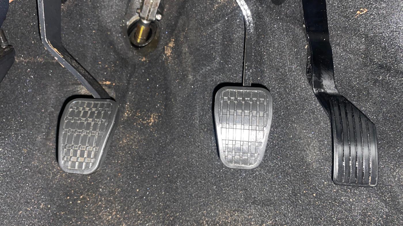 2023 Tata NEXON XZ PLUS LUX SUNROOF RED DARK PETROL, Petrol, Manual, 46,390 km, Pedals
