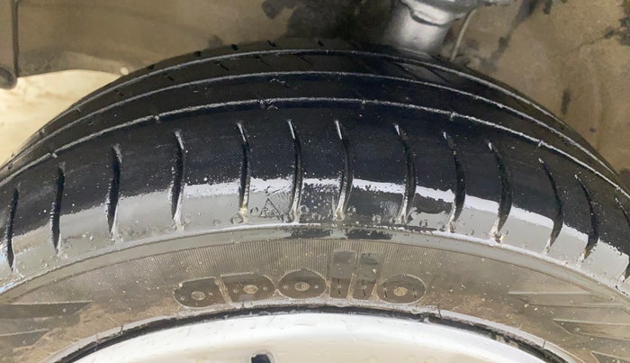 2015 Maruti Wagon R 1.0 VXI, Petrol, Manual, 75,237 km, Left Front Tyre Tread