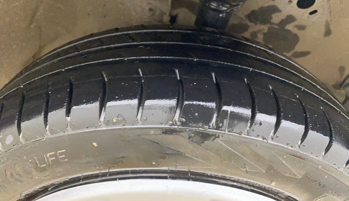 2015 Maruti Wagon R 1.0 VXI, Petrol, Manual, 75,237 km, Right Front Tyre Tread