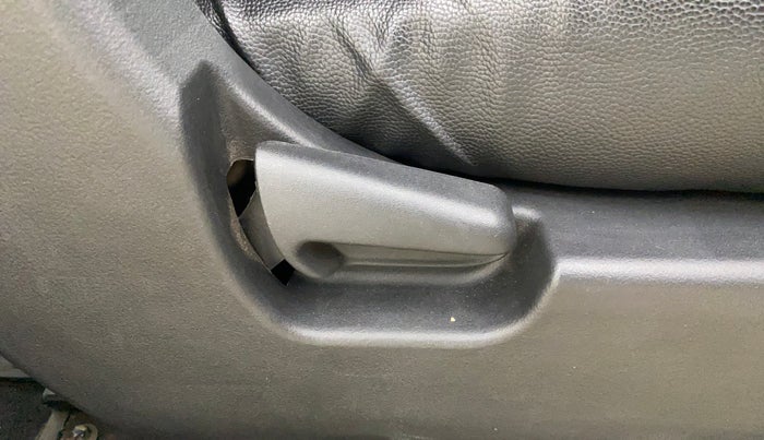 2015 Maruti Wagon R 1.0 VXI, Petrol, Manual, 75,237 km, Driver Side Adjustment Panel