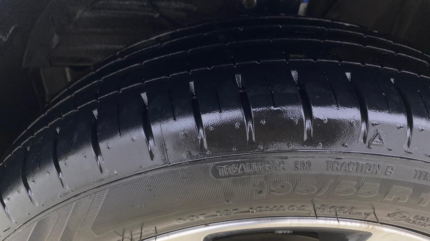 2025 Toyota Glanza V AMT, Petrol, Automatic, 2,344 km, Left Front Tyre Tread