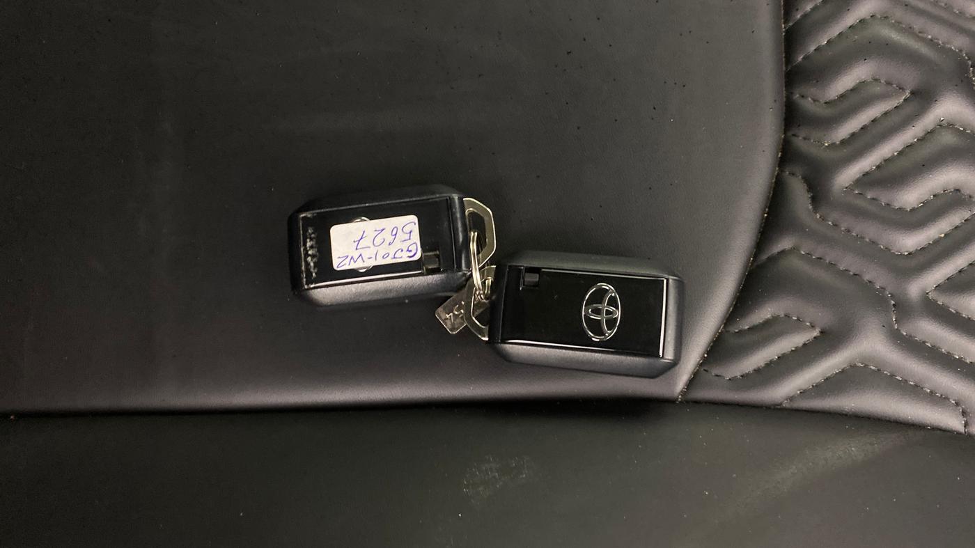2025 Toyota Glanza V AMT, Petrol, Automatic, 2,344 km, Key Close Up