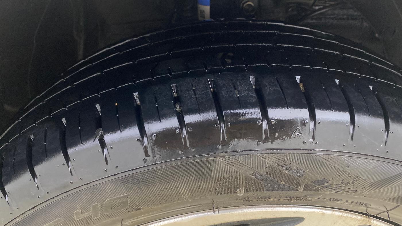 2025 Toyota Glanza V AMT, Petrol, Automatic, 2,344 km, Right Front Tyre Tread