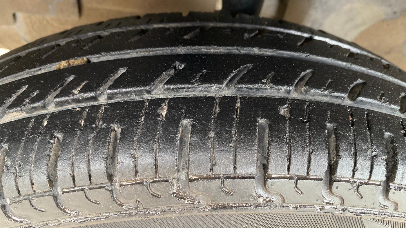 2018 Renault Kwid RXT 1.0 AMT (O), CNG, Automatic, 83,245 km, Left Front Tyre Tread