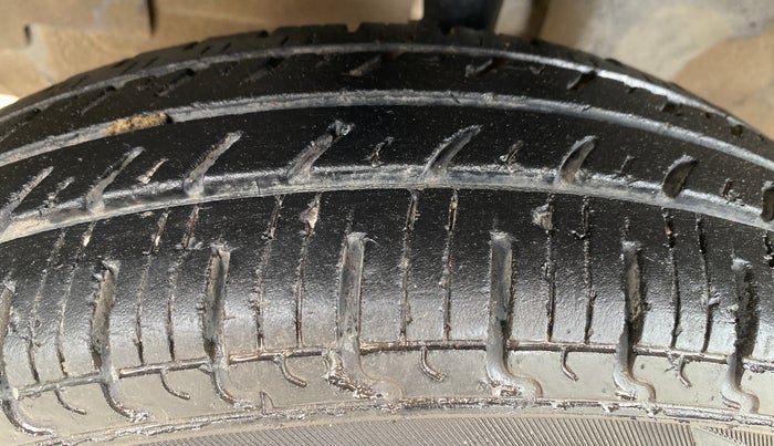 2018 Renault Kwid RXT 1.0 AMT (O), CNG, Automatic, 83,245 km, Left Front Tyre Tread