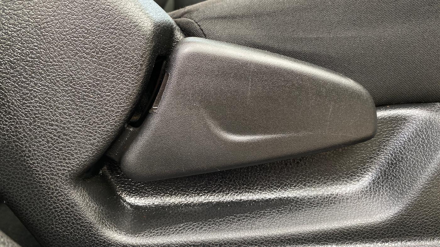 2018 Renault Kwid RXT 1.0 AMT (O), CNG, Automatic, 83,245 km, Driver Side Adjustment Panel