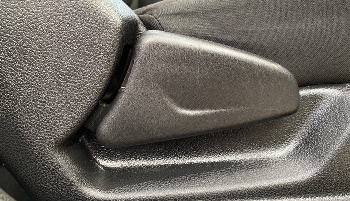 2018 Renault Kwid RXT 1.0 AMT (O), CNG, Automatic, 83,245 km, Driver Side Adjustment Panel