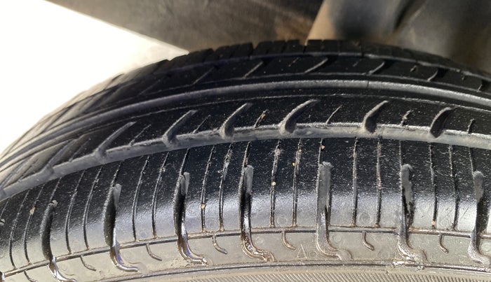 2018 Renault Kwid RXT 1.0 AMT (O), CNG, Automatic, 83,245 km, Right Rear Tyre Tread