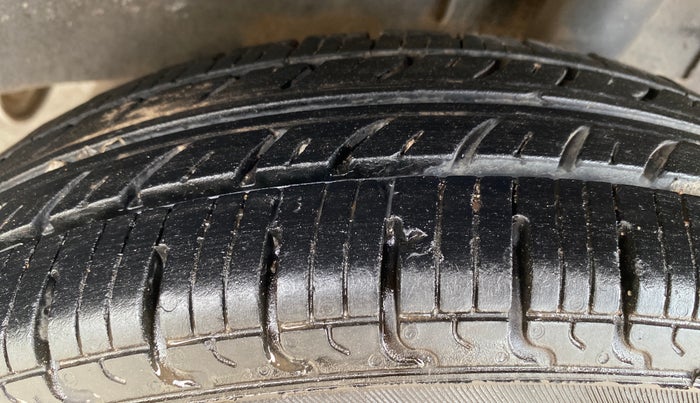 2018 Renault Kwid RXT 1.0 AMT (O), CNG, Automatic, 83,245 km, Left Rear Tyre Tread