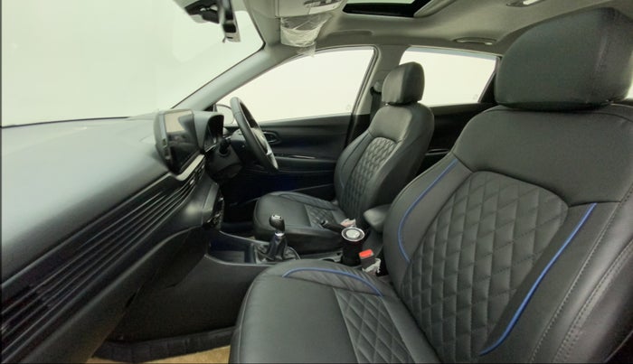 2022 Hyundai NEW I20 ASTA (O) 1.2 MT, Petrol, Manual, 31,996 km, Right Side Front Door Cabin