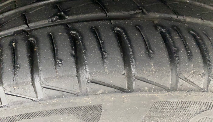 2021 Hyundai GRAND I10 NIOS SPORTZ AMT 1.2 KAPPA VTVT, Petrol, Automatic, 22,653 km, Right Front Tyre Tread