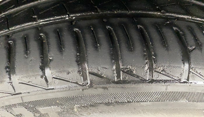 2021 Hyundai GRAND I10 NIOS SPORTZ AMT 1.2 KAPPA VTVT, Petrol, Automatic, 22,653 km, Left Front Tyre Tread