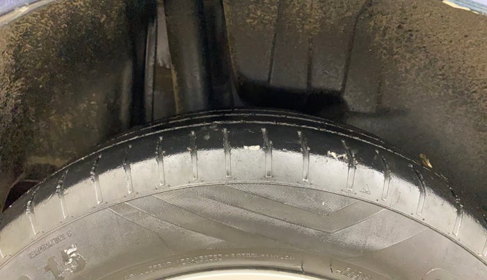 2018 Maruti Swift ZXI AMT, Petrol, Automatic, 44,180 km, Right Rear Tyre Tread