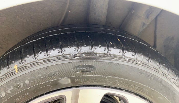 2022 Hyundai AURA SX 1.2 CNG, CNG, Manual, 1,22,124 km, Left Rear Tyre Tread