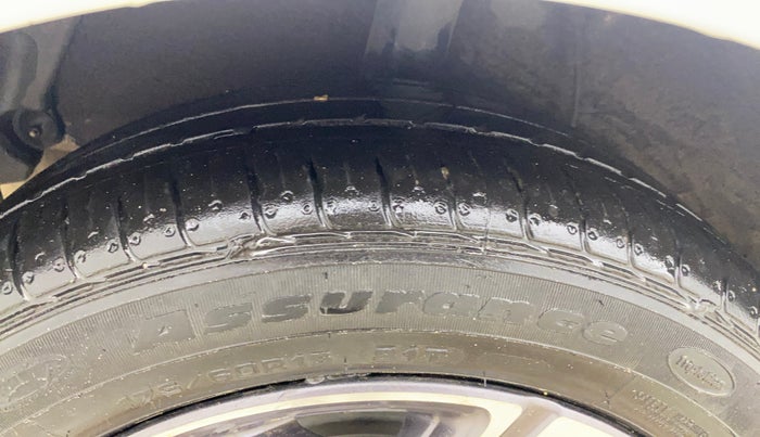 2022 Hyundai AURA SX 1.2 CNG, CNG, Manual, 1,22,124 km, Right Rear Tyre Tread