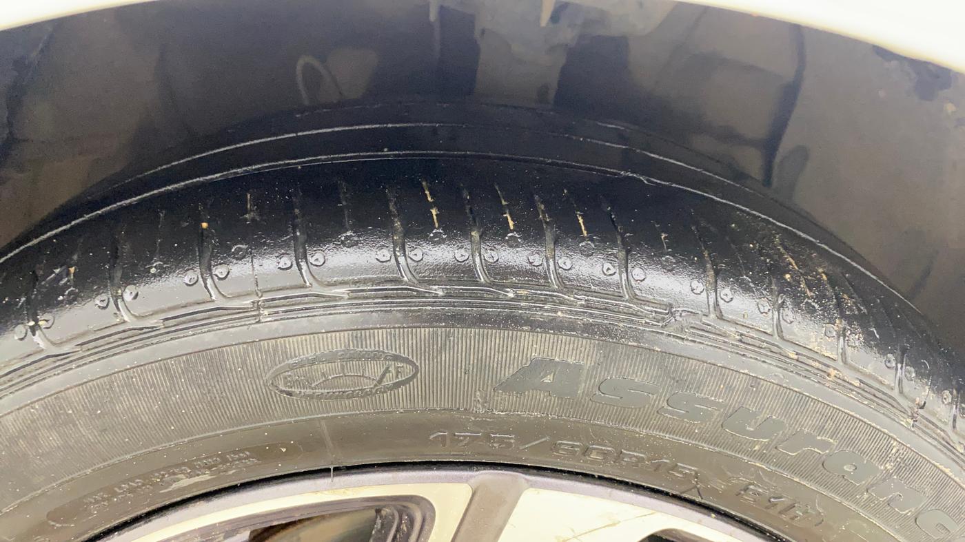 2022 Hyundai AURA SX 1.2 CNG, CNG, Manual, 1,22,124 km, Right Front Tyre Tread