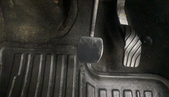 2021 Renault TRIBER RXZ AMT, Petrol, Automatic, 64,858 km, Pedals