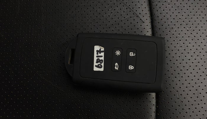 2021 Renault TRIBER RXZ AMT, Petrol, Automatic, 64,858 km, Key Close Up