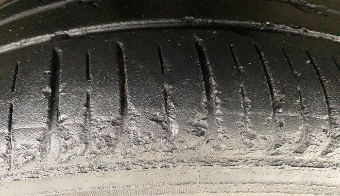 2021 Renault TRIBER RXZ AMT, Petrol, Automatic, 64,858 km, Right Front Tyre Tread