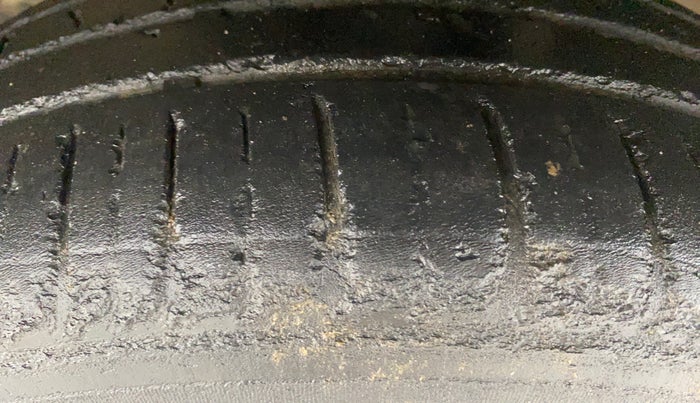 2021 Renault TRIBER RXZ AMT, Petrol, Automatic, 64,858 km, Left Front Tyre Tread