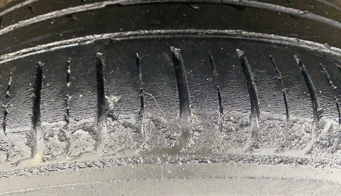 2021 Renault TRIBER RXZ AMT, Petrol, Automatic, 64,858 km, Left Rear Tyre Tread