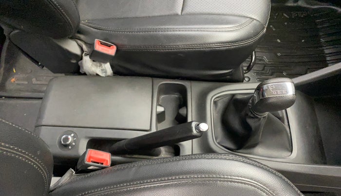 2021 Renault TRIBER RXZ AMT, Petrol, Automatic, 64,858 km, Gear Lever