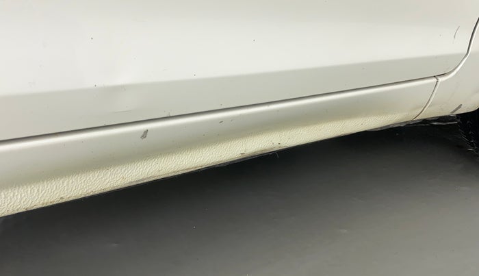 2017 Maruti Swift LXI OPT, Petrol, Manual, 22,911 km, Right running board - Slightly dented