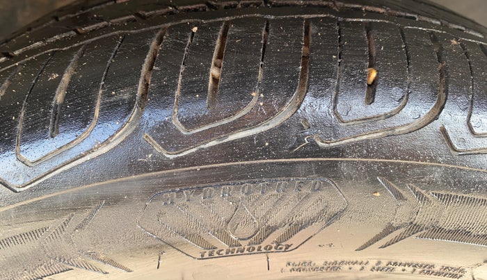 2023 Tata ALTROZ XZ + SUNROOF, Petrol, Manual, 37,220 km, Right Front Tyre Tread