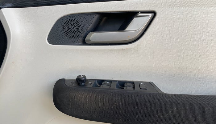 2023 Tata ALTROZ XZ + SUNROOF, Petrol, Manual, 37,220 km, Driver Side Door Panels Control